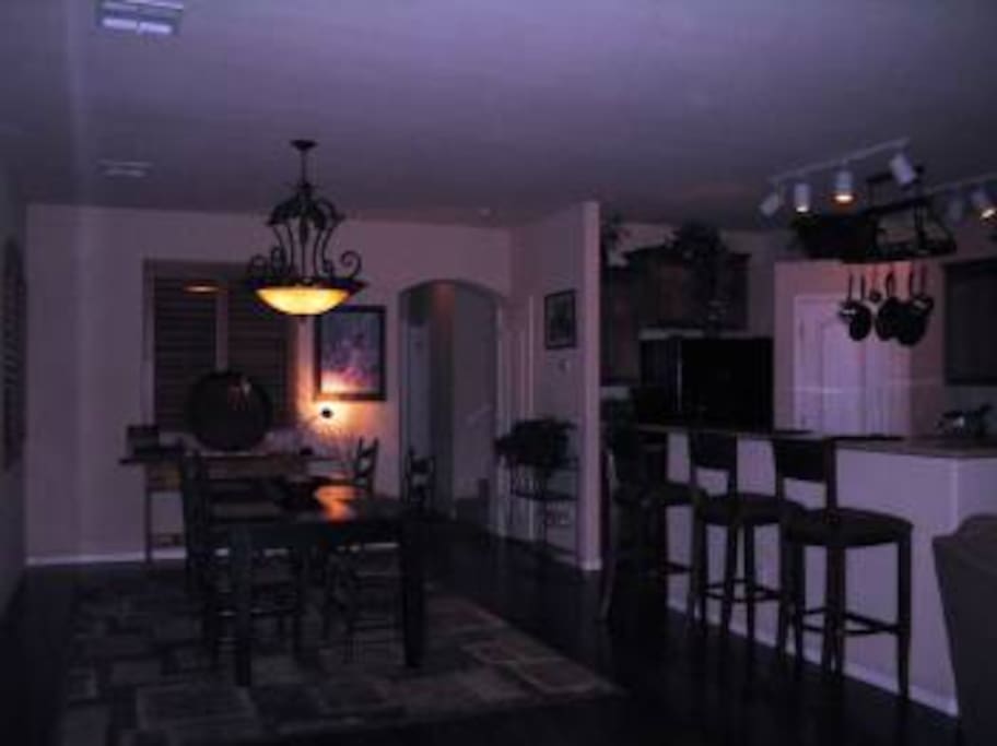 Eating Bar & Dining Room Table