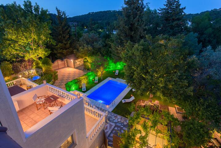 Villa Small Paradise – Pool, Garden & Jacuzzi