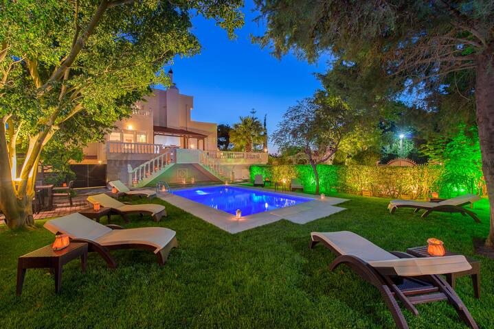 Villa Small Paradise – Pool, Garden & Jacuzzi gallery image 3