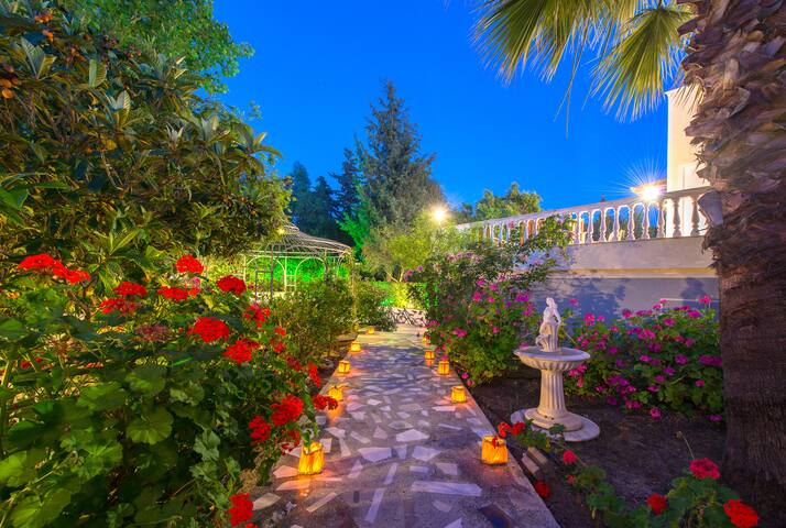 Villa Small Paradise – Pool, Garden & Jacuzzi gallery image 5