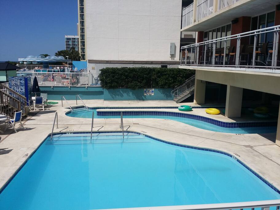 Outdoor pool and lazy river