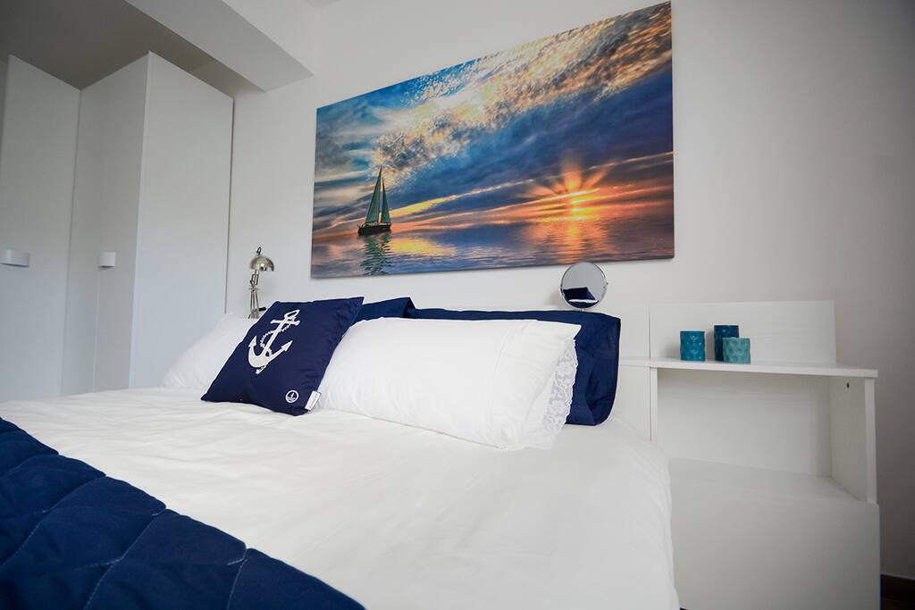 camera da letto matrimoniale con armadio 4 ante e cassetta di sicurezza elettronica