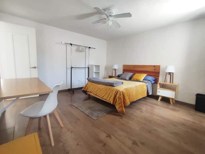 主卧配备双人床 