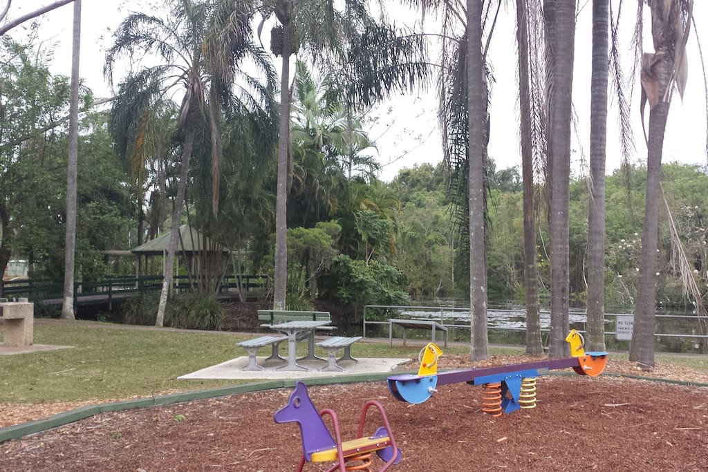 Palmwoods Duck Pond and Park - 10 mins walk