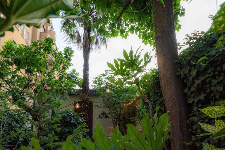 Secret garden in the heart of Isola