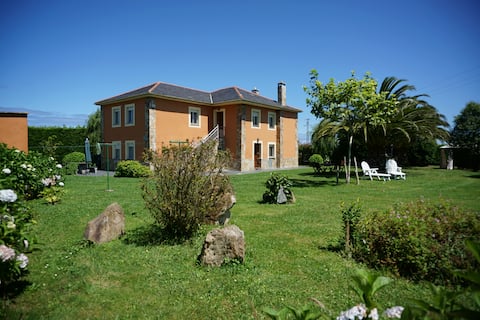 Gayol house with barbecue near the beach of Porcía