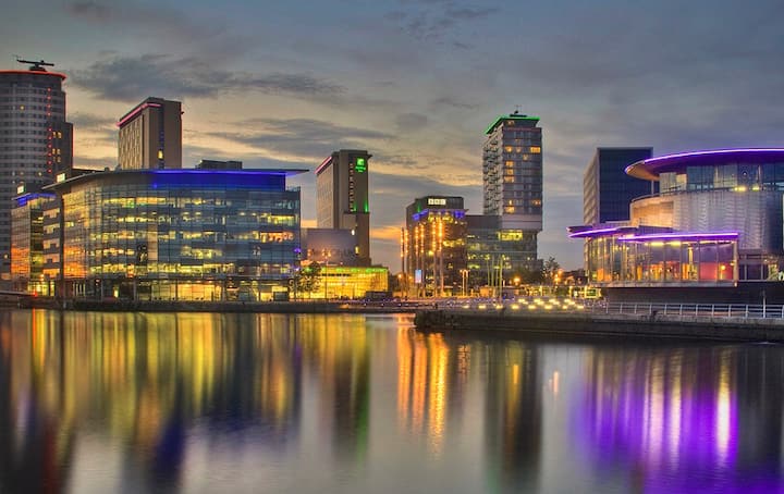 Stylish 2BR Close to Old Trafford & MediaCity Quay