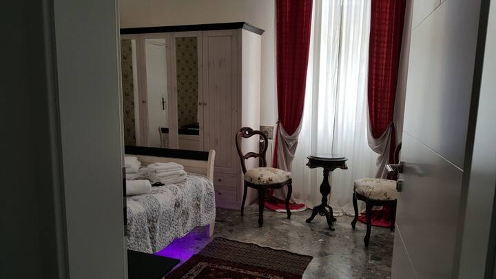 Princess 's or the prince bedroom with queens bed (200x160) with 4 independent lighting systems all also manageable from the bed.

E&E Apartmány Ljubljana center.