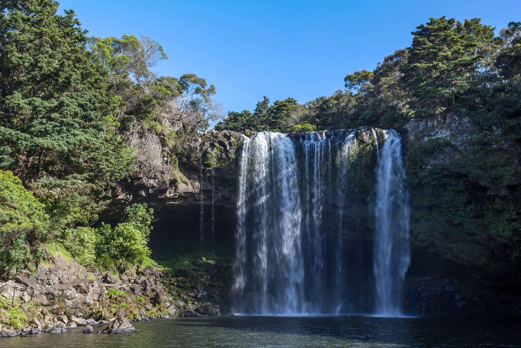Rainbow Falls just footsteps away.