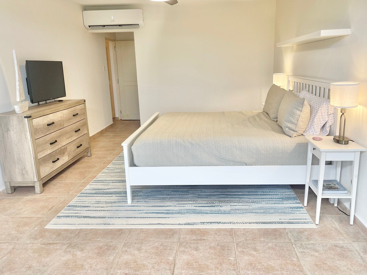 ห้องนอนใหญ่ (เตียงคิงไซส์)