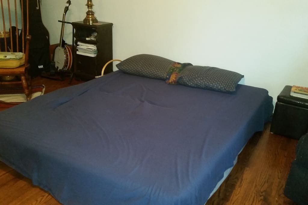 Comfy queen bed!