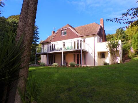 Charles Wood House, sleeps 12