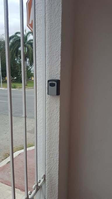 Caja se seguridad para llave acceso reja