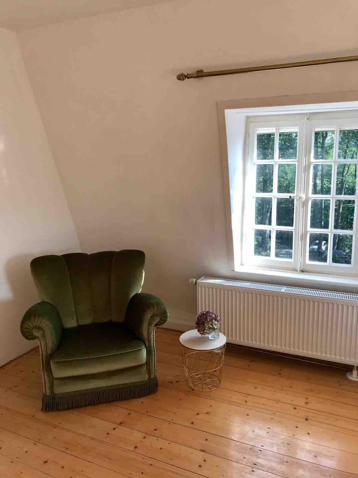 พื้นที่นั่งเล่นห้องนอน 2