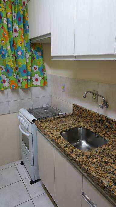 Fogão com forno e cuba de inox com granito !