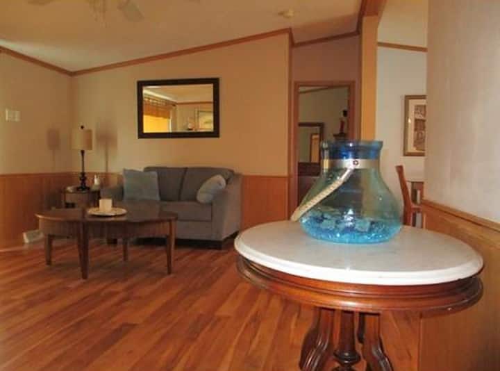 Beautiful Beach House In Onset. 14 Day Minimum. - Wareham, MA