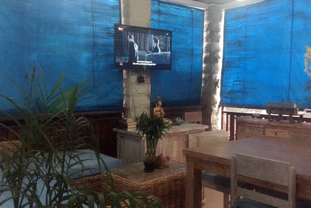 Living Area/Entrance