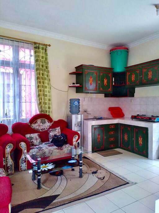 Spacious living room with kitchen set