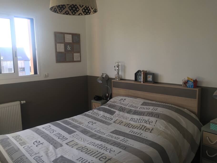 Chambre étage avec lit deux personnes