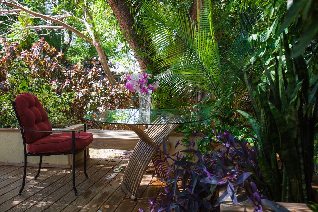 Deck seating area