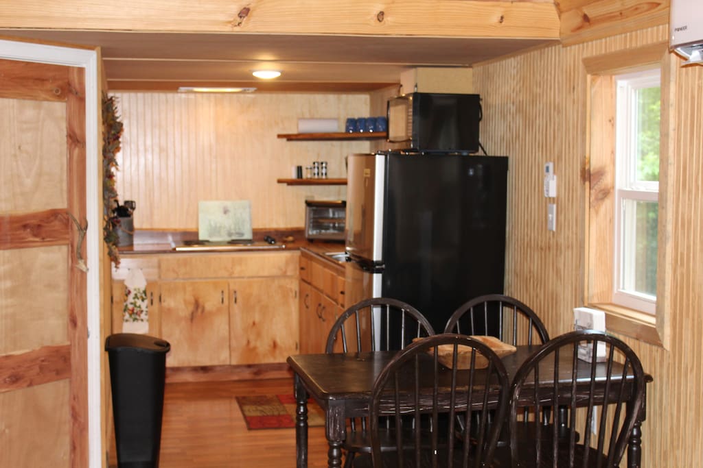 FULLY STOCKED KITCHEN WITH DINING TABLE FOR 4