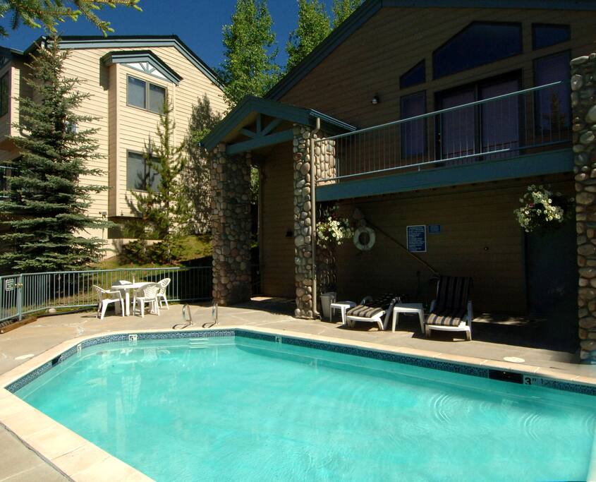 Hot tub and pool. Pool is summer only.