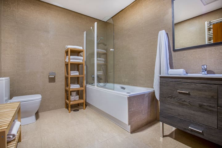 Mola! SOL 2 Bedroom Apartment, 6 People gallery image 5