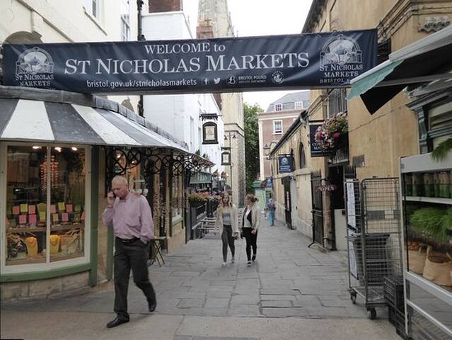 6 bed flat (18 people), city, Stag/Hen welcome