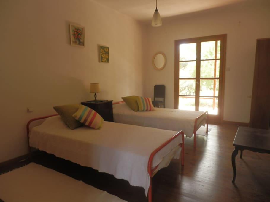 1st floor - twin bedroom
