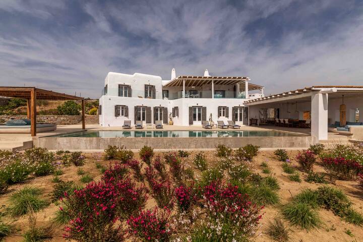 AURA VILLA | A STORY TO TELL gallery image 3