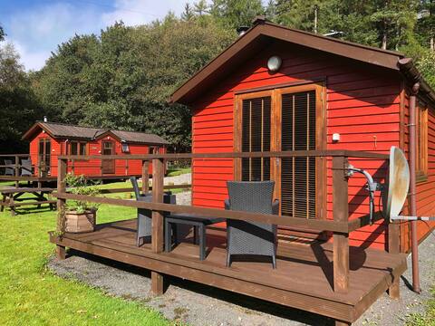 Stunning Riverside Cabin in National Park