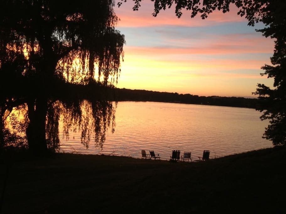 Gorgeous sunsets on the lake await you!