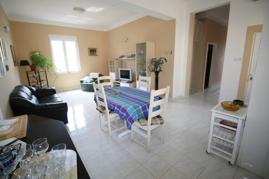 Kitchen/dining room/living room - seafront view