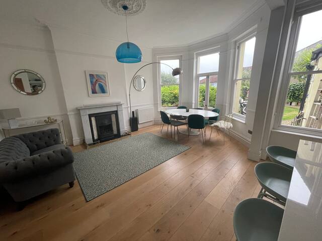 Large beautiful family home in central Bristol gallery image 2