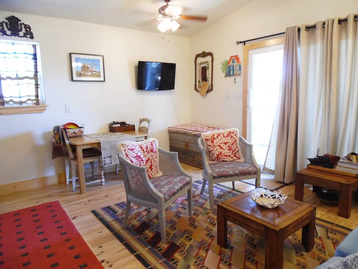 Casita Jardin 1 Br 1 Ba Beachy Chic And  Adorable - Port Aransas, TX