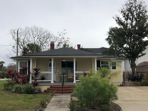 Beach Park Bungalow! 3 BD/2BA house, near beach