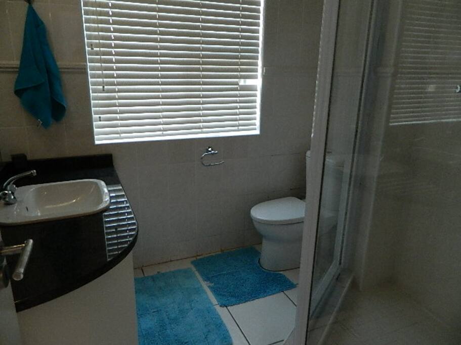 en suite bathroom with shower