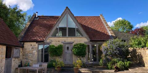 Stunning & spacious hideaway barn nr Bruton & Bath