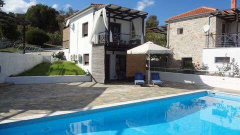 Cosy House with pool