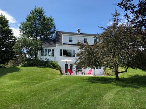 Village House in Iconic Vermont Town