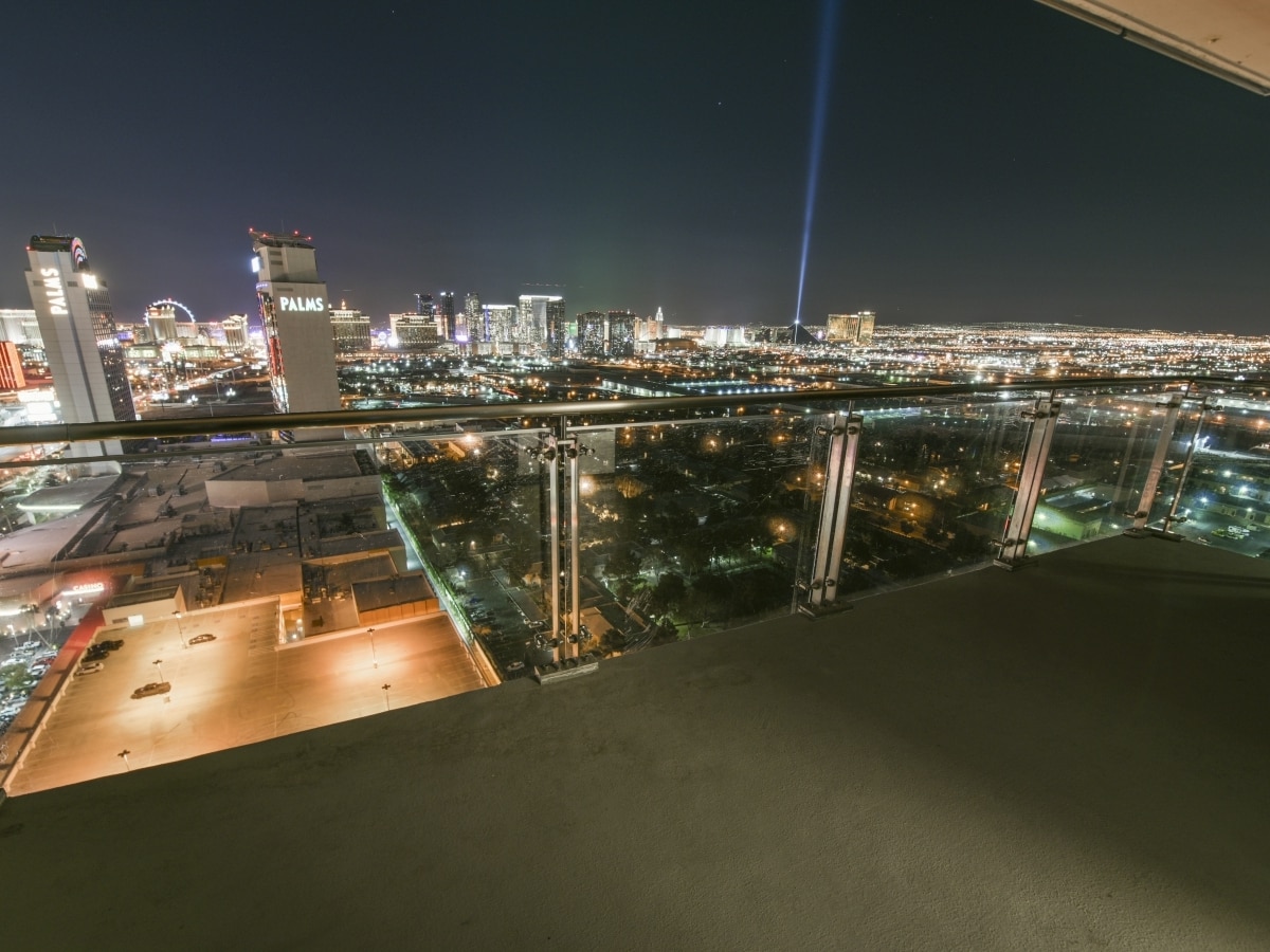 Strip View Corner