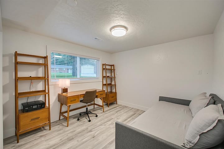 带蓝牙打印机的私人办公室