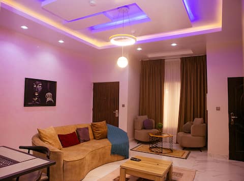 A luxury 3 bedroom bungalow. Access to Gym, pool.