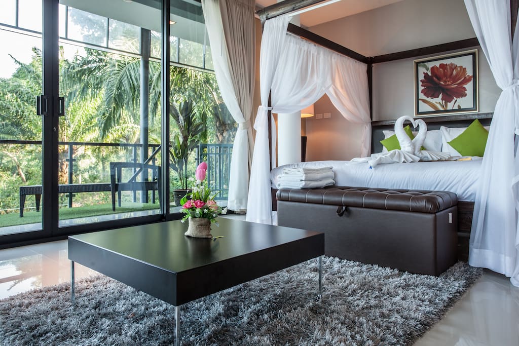 Bedroom #1 Seaview, Mountainview