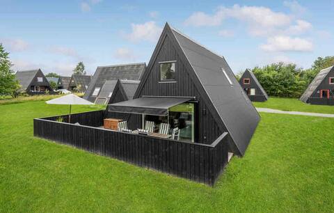 Centrally located holiday home in HimmerLand