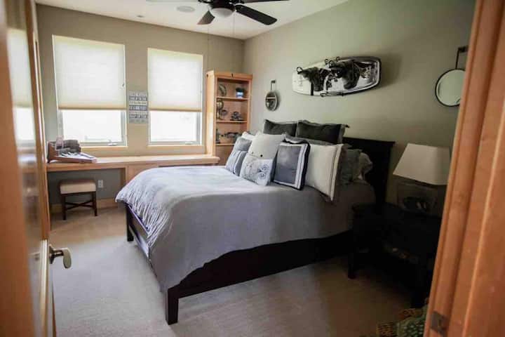 Our second downstairs bedroom featuring a queen size bed.