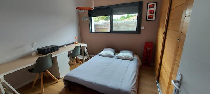 Spavaća soba 2 / ured (prizemlje) Krevet BZ 140 cm