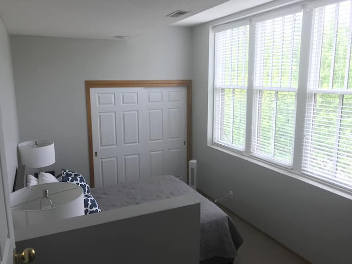 Sunken master bedroom. You will walk down 6 steps to this beautiful room. Queen sized bed. 3 windows that face the east provide an abundance of natural light. 