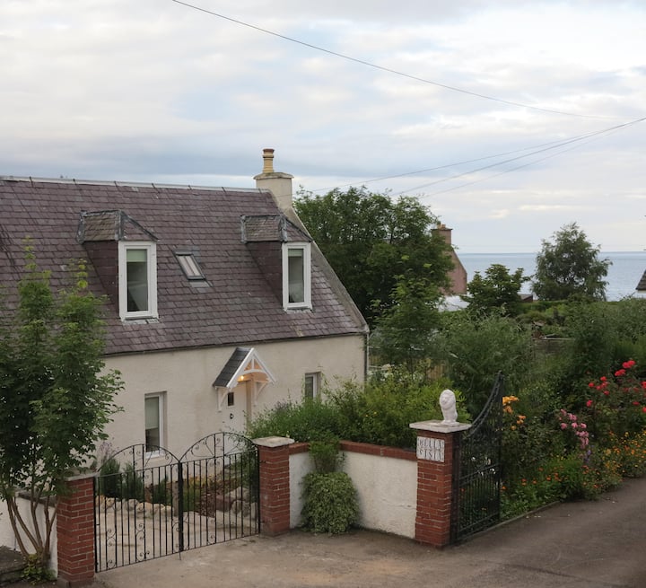 Cosy Cottage In Highland Coastal Village - Nairn