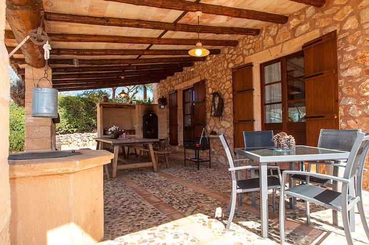 Big house with swimming pool gallery image 3